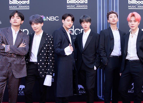 BTS là nghệ sĩ đầu tiên trong lịch sử Billboard đạt thành tích này!