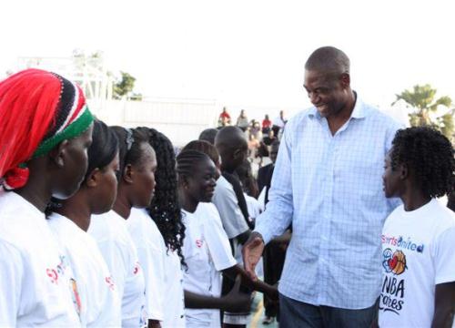 Chuyện chưa kể về Dikembe Mutombo: Giấc mơ trở thành bác sĩ cùng chuyến hành trình thay đổi sứ mệnh ở xứ sở Cờ hoa