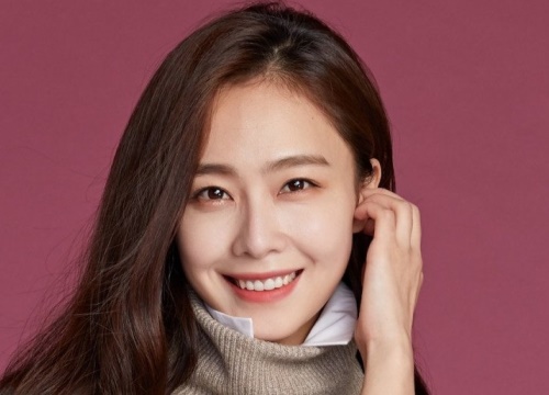 Hong Soo Hyun kết hôn với người tình bí ẩn