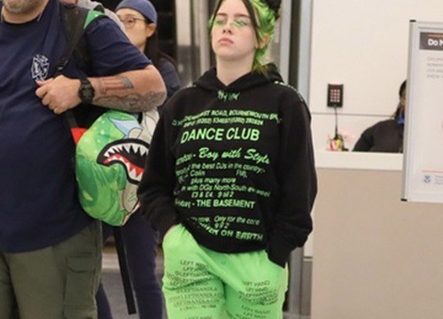 Lộ hình xăm ở đùi của Billie Eilish