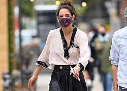 "Mẹ đơn thân" Katie Holmes tái xuất gầy gò trên phim trường