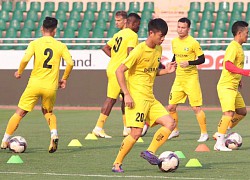 Nhiều cầu thủ SLNA tiếp xúc F1, V-League bị hoãn