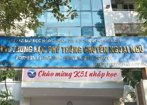 Trường chuyên Ngoại ngữ cho học sinh kiểm tra học kỳ trực tuyến