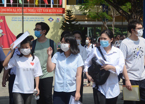 Yêu cầu học sinh, sinh viên phải đeo khẩu trang trên đường đến trường và về nhà