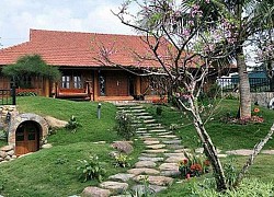 Biệt phủ rộng thênh thang, kết cấu như resort của Xuân Bắc: Được xây bằng gỗ tự nhiên, nhìn toàn cảnh sân vườn thôi mà "choáng"