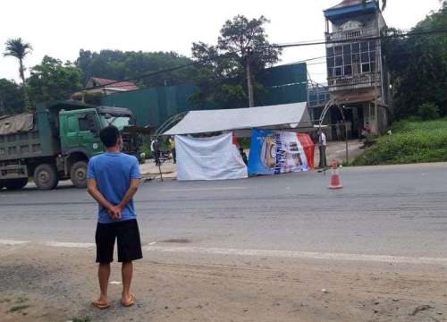 Hà Nội: 2 thanh niên tử vong tại chỗ sau cú va chạm mạnh với xe "hổ vồ"