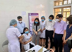 Nhân viên y tế An Giang qua đời sau tiêm vaccine COVID-19: Chuyên gia nói gì?