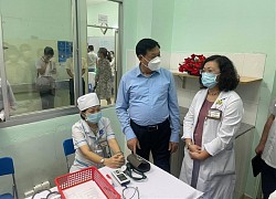 Nữ nhân viên y tế tại An Giang qua đời sau khi tiêm vaccine COVID-19