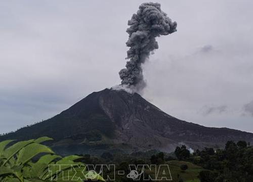 Núi lửa Sinabung tại Indonesia phun cột tro bụi cao 2.000 m