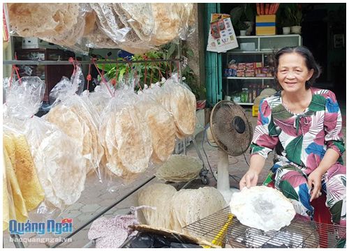 Sinh kế từ bánh tráng nướng