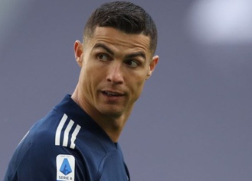 Ronaldo giúp đỡ cậu bé mắc bệnh hiểm nghèo