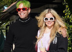 Ca sĩ Avril Lavigne rạng rỡ đi uống cafe cùng bạn trai