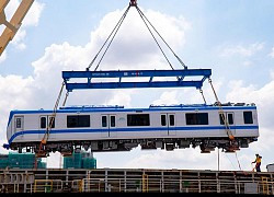 Cảnh hạ cẩu 6 toa tàu metro số 1 tại TP.HCM