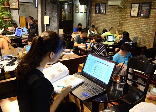 Chủ quán cafe 'kêu cứu' sắp phá sản vì 'khách mọc rễ 5-7 tiếng, wifi trà đá free nhưng chỉ uống cốc nước 20k'