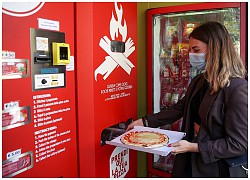 Độc đáo máy bán pizza tự động thơm giòn ở Italia