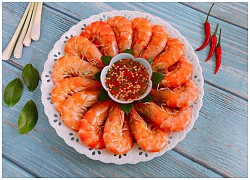 Luộc tôm kị nhất là cho thẳng vào nồi, cứ làm theo cách này tôm ngọt thơm gấp nhiều lần