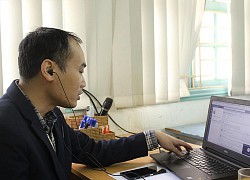 Sinh viên bảo vệ khóa luận online