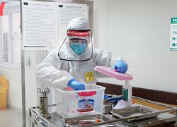 8 tiếng "đói không dám ăn, khát không dám uống" ở tuyến đầu chống Covid-19