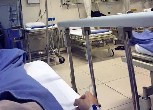 Chờ bạn gái trang điểm "1 tí", nam thanh niên ngất lịm, phải nhập viện hồi sức vì lý do này
