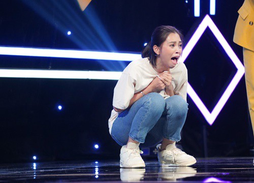 Hoa hậu Tiểu Vy mếu máo, la hét, sợ xanh mặt khi chơi gameshow