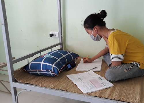 Lớp học "có một không hai" bên trong khu cách ly