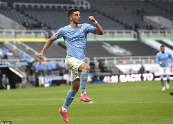Sao trẻ lập hat-trick, Pep nói về việc mua thêm tiền đạo