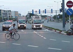 Xe đạp vào làn ô tô đường Phạm Văn Đồng bị phạt 25 triệu đồng