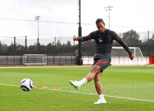 Klopp gây sức ép khiến Van Dijk chùn bước