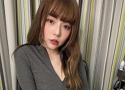 Nữ YouTuber khiến CĐM sốc nặng vì trực tiếp cởi quần tất ở nơi công cộng để bán cho khách hàng