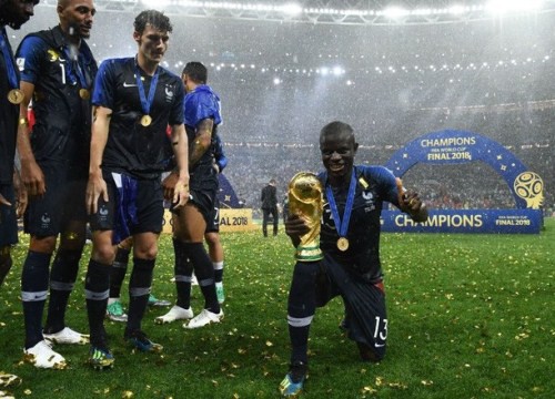 Pogba: "Kante là tên xảo quyệt, hay gian lận"