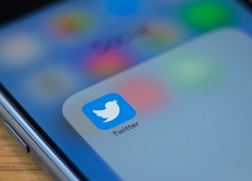 Twitter đề nghị người dùng iPhone cho theo dõi