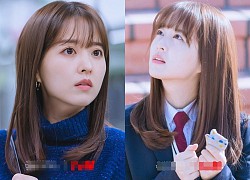 Vẫn biết Park Bo Young "hack tuổi" thần sầu, nhưng U35 mà mặc đồng phục học sinh trông như 15 tuổi thế này ai đọ lại?