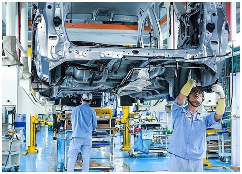 20.000 xe Toyota trong tình trạng "đắp chiếu" do thiếu chip