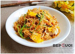 Bữa sáng hấp dẫn cùng bún gạo xào trứng