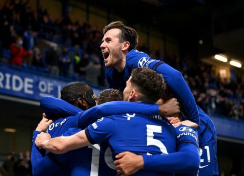 Chelsea mở cánh cửa vào top 4 cho Liverpool