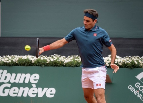 Federer thua tay vợt hạng 75 trong lần tái xuất sân đất nện