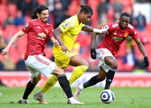 Man Utd 1-1 Fulham: Siêu phẩm 40m của Cavani