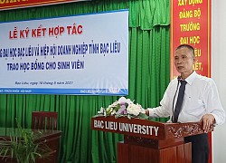 Nhận học bổng, mong các sinh viên "trả lại" bằng kết quả học tập cao nhất