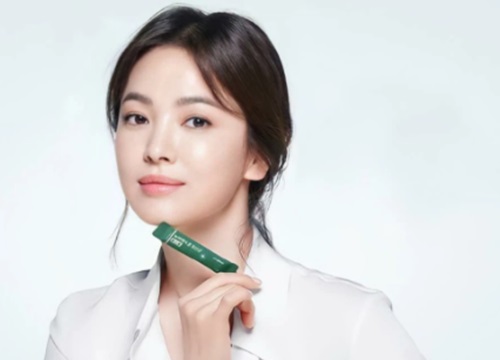 Song Hye Kyo mê diện sơ mi kiểu hờ hững lả lơi: Lên hình thì đẹp, thực tế lại bô nhếch cẩu thả