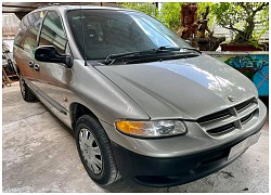 Xe gia đình Chrysler Voyager hiếm gặp tại Việt Nam