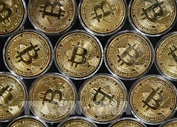 Bitcoin mất gần 50% giá trị so với mức cao nhất từng ghi nhận