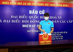 Các cầu thủ ĐT Việt Nam và U22 Việt Nam hào hứng đi bầu cử