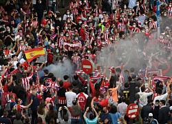 CĐV Atletico mở hội trong ngày vô địch La Liga