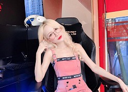 Nữ streamer tóc bạch kim lộ body, netizen hết lời khen ngợi