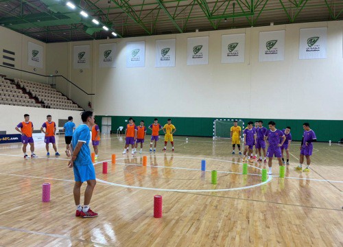 Tuyển futsal Việt Nam làm quen sân chính, sẵn sàng đấu Lebanon