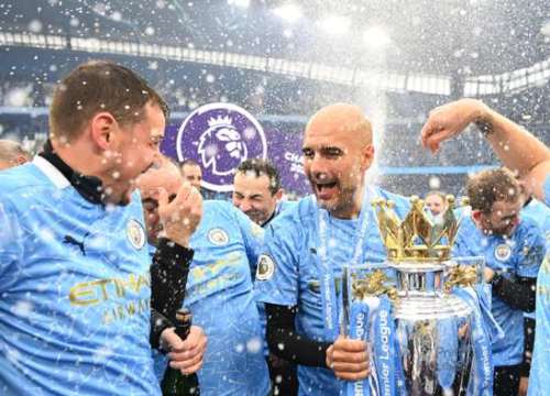 Guardiola giành giải HLV hay nhất mùa