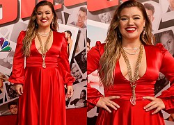 Kelly Clarkson diện váy khoét sâu trên thảm đỏ