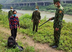 Lội suối, vượt biên trái phép vào Việt Nam thì bị phát hiện, bắt giữ