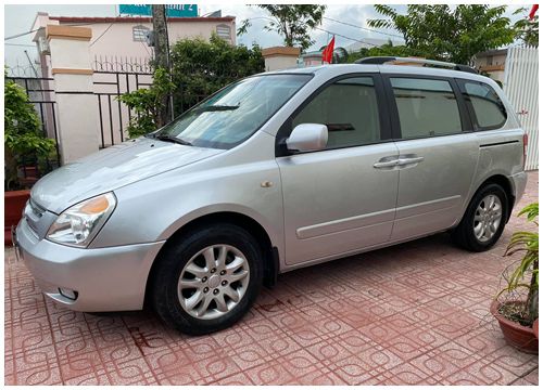 KIA Carnival 2010 - xe gia đình giá 300 triệu đồng