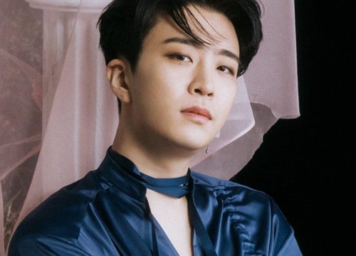 Youngjae (GOT7) bất ngờ nhận được lời mời làm thực tập sinh khi đang đi dạo trên phố